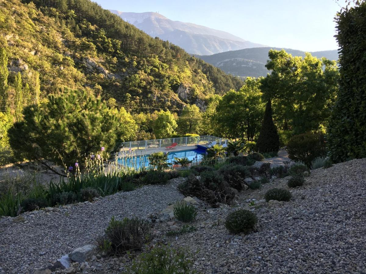 Les Chambres D'Hotes Du Mas Face Au Ventoux Plaisians Exterior foto